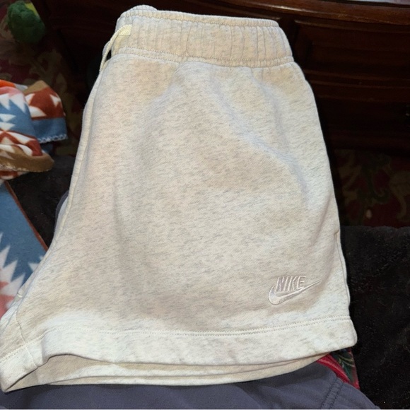 Nike Women’s Club Fleece Mid Rise Shorts Oatmeal Heather Size M - Picture 4 of 8